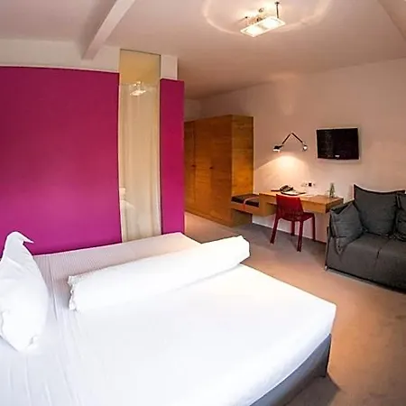 Hotel Hot_elarnia & Puszczykowo